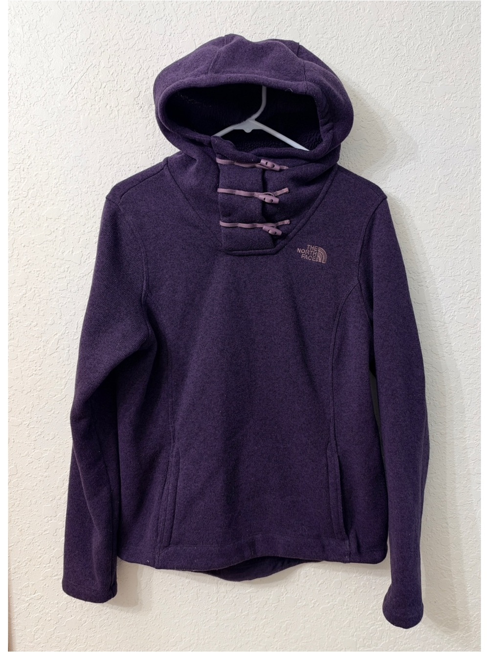 The North Face Women's Crescent Hooded Pullover Sweater - M
